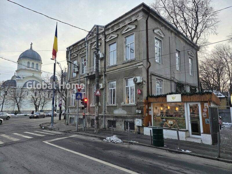 Unirii Regina Maria 210 mp etaj vila  6 camere acces propriu